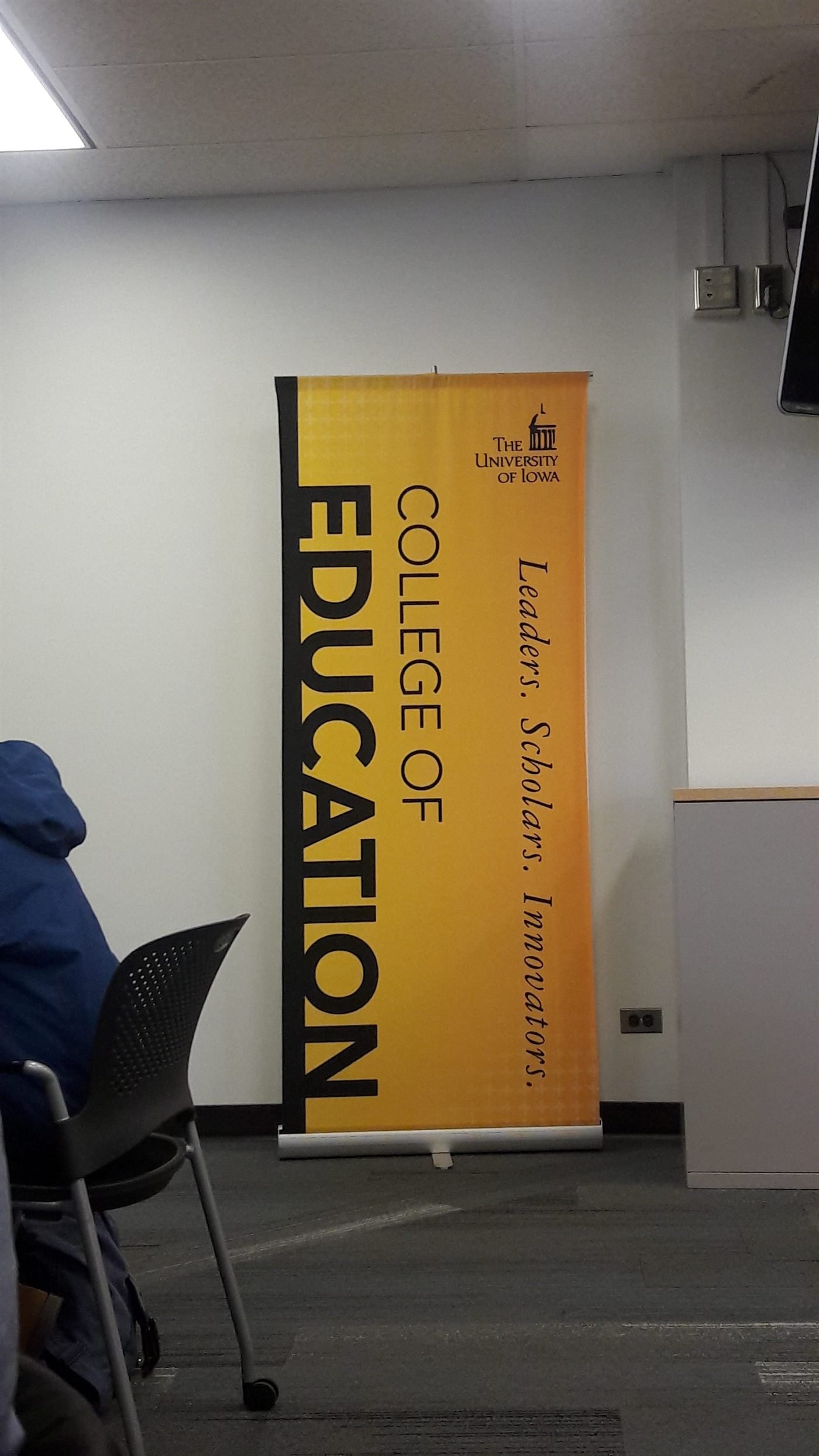 Banner do College of Education da University of Iowa — Leaders, Scholars, Innovators